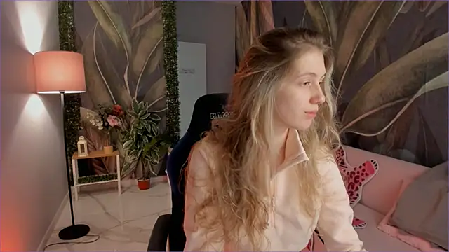 Snapshot of Sharon_Evansi chatting on 12-14-25, 11:48 Sharon Evansi online show from 12-14-25, 11:48