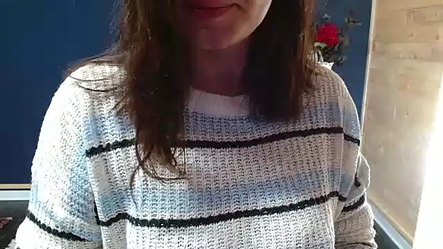 Snapshot of NovaBabe21 chatting on 10-28-25, 05:44 NovaBabe21 online show from 10-28-25, 05:44