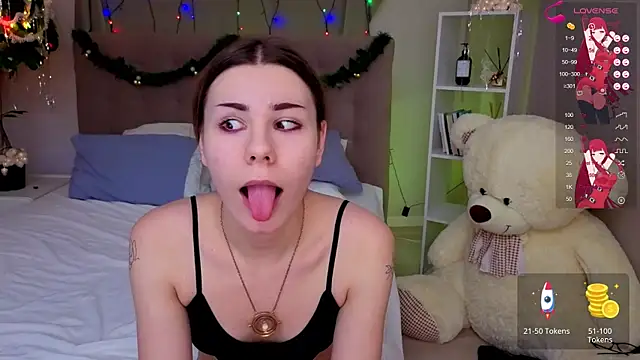 Snapshot of Bella_Murrr chatting on 12-24-24, 03:37 Bella Murrr online show from 12-24-24, 03:37