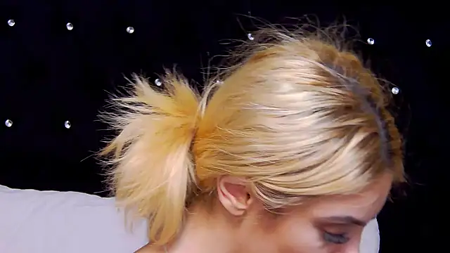 LaraAddison online show from 01-25-25, 07:06