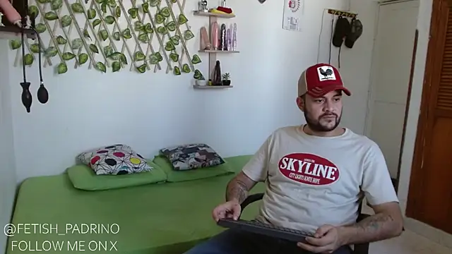 Snapshot of fetish_padrino chatting on 02-02-25, 05:04 fetish padrino online show from 02-02-25, 05:04