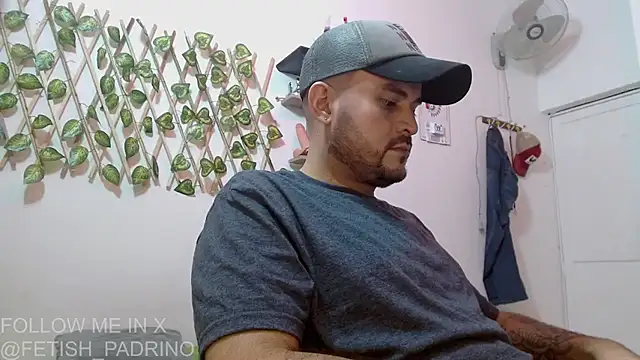 Snapshot of fetish_padrino chatting on 03-18-25, 01:43 fetish padrino online show from 03-18-25, 01:43