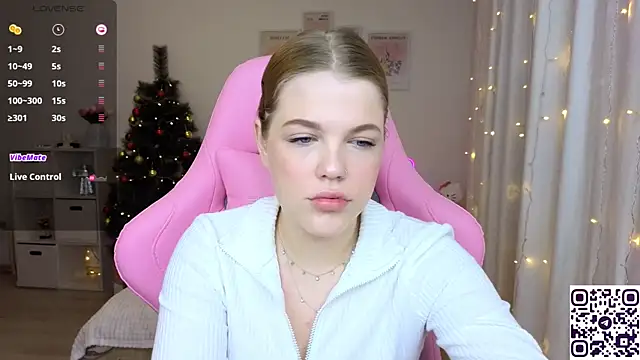 Snapshot of Maya_Rave chatting on 12-21-24, 03:14 Maya Rave online show from 12-21-24, 03:14