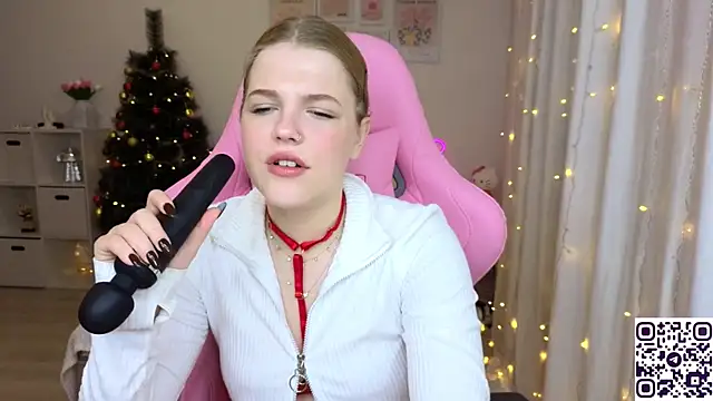 Snapshot of Maya_Rave chatting on 12-21-24, 06:19 Maya Rave online show from 12-21-24, 06:19