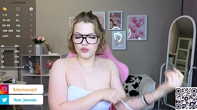 Snapshot of Maya_Rave chatting on 01-22-25, 03:31 Maya Rave online show from 01-22-25, 03:31