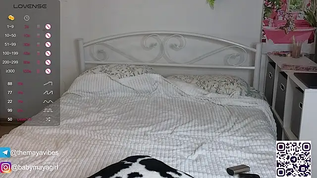 Snapshot of Maya_Rave chatting on 09-13-25, 03:50 Maya Rave online show from 09-13-25, 03:50