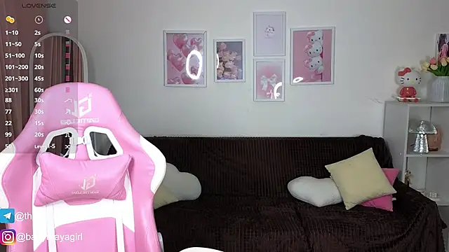 Snapshot of Maya_Rave chatting on 10-19-25, 03:51 Maya Rave online show from 10-19-25, 03:51