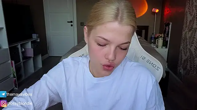 Maya Rave online show from 04-23-26, 03:41