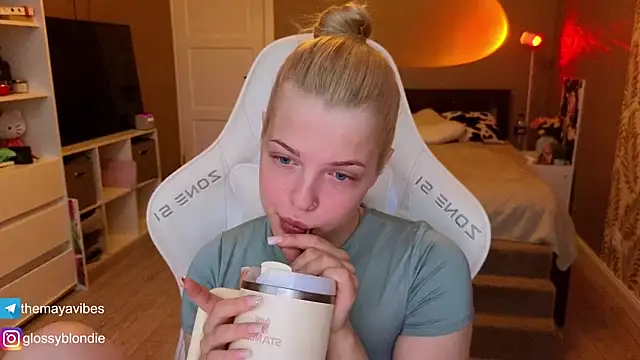 Maya Rave online show from 04-24-26, 03:20