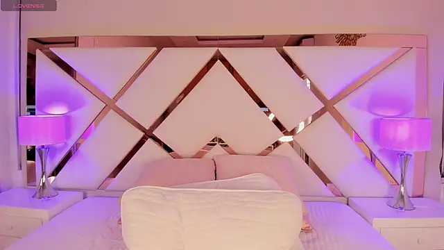 ChloeTayylor  online show from 09-25-25, 08:12