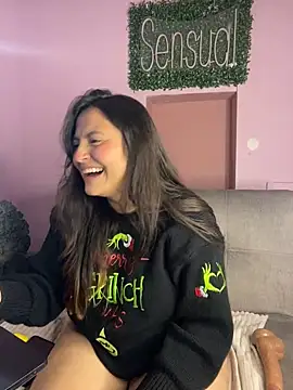 Snapshot of PoliBenett_ chatting on 12-24-24, 01:06 PoliBenett online show from 12-24-24, 01:06