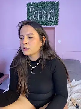 Snapshot of PoliBenett_ chatting on 12-28-24, 06:29 PoliBenett online show from 12-28-24, 06:29