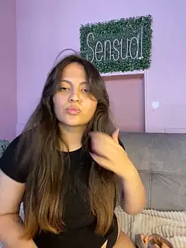 Snapshot of PoliBenett_ chatting on 12-30-24, 04:51 PoliBenett online show from 12-30-24, 04:51