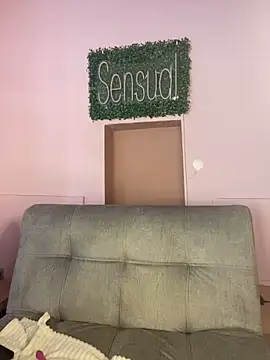 Snapshot of PoliBenett_ chatting on 01-11-25, 12:33 PoliBenett online show from 01-11-25, 12:33