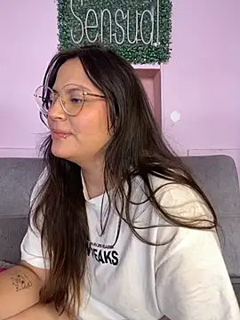 Snapshot of PoliBenett_ chatting on 02-02-25, 09:45 PoliBenett online show from 02-02-25, 09:45