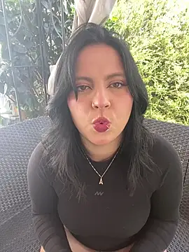 Snapshot of PoliBenett_ chatting on 02-27-25, 07:04 PoliBenett online show from 02-27-25, 07:04