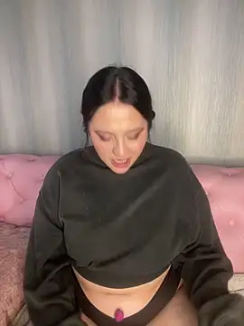 Snapshot of PoliBenett_ chatting on 03-05-25, 08:42 PoliBenett online show from 03-05-25, 08:42