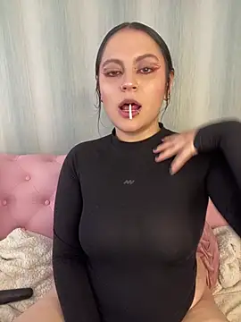 Snapshot of PoliBenett_ chatting on 03-06-25, 04:49 PoliBenett online show from 03-06-25, 04:49