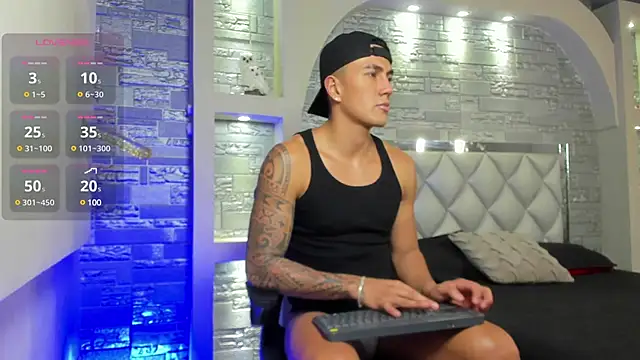 Snapshot of Aron_Bolt chatting on 02-05-25, 03:09 Aron Bolt online show from 02-05-25, 03:09