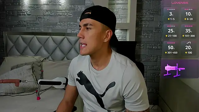 Snapshot of Aron_Bolt chatting on 03-06-25, 01:58 Aron Bolt online show from 03-06-25, 01:58