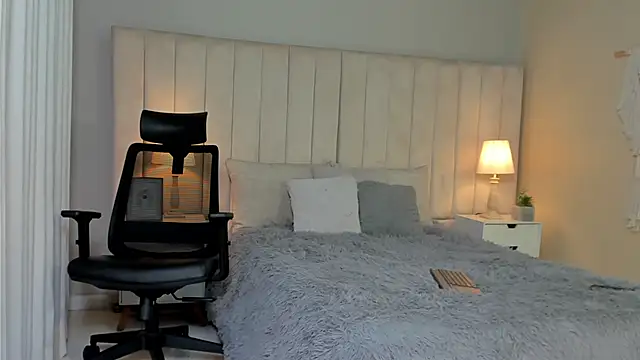 Snapshot of Aron_Bolt chatting on 03-11-25, 03:37 Aron Bolt online show from 03-11-25, 03:37