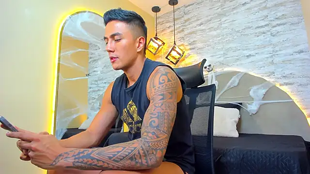 Snapshot of Aron_Bolt chatting on 10-22-25, 09:47 Aron Bolt online show from 10-22-25, 09:47