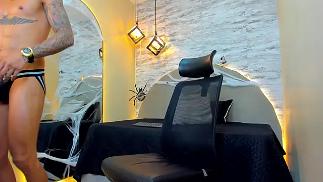 Snapshot of Aron_Bolt chatting on 10-31-25, 12:33 Aron Bolt online show from 10-31-25, 12:33