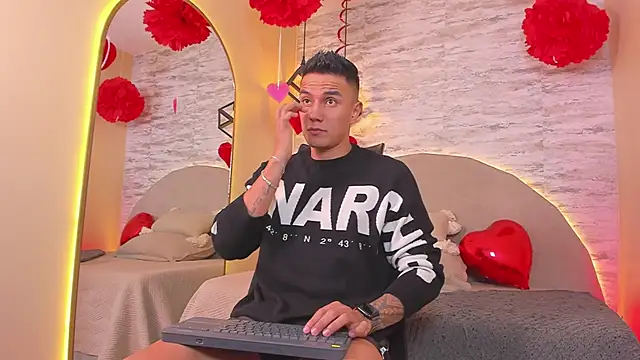 Snapshot of Aron_Bolt chatting on 02-16-26, 12:12 Aron Bolt online show from 02-16-26, 12:12