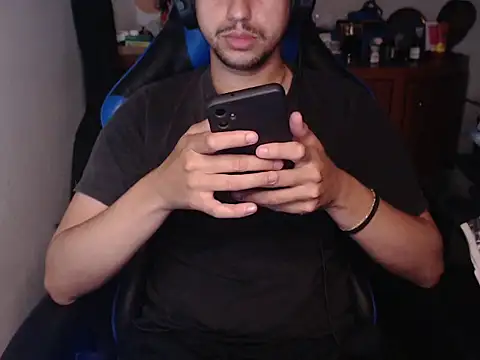 Snapshot of anjonoturno1 chatting on 11-28-25, 09:39 anjonoturno1 online show from 11-28-25, 09:39