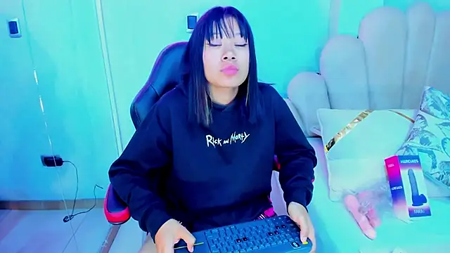 AikoLee  online show from 03-08-25, 05:17