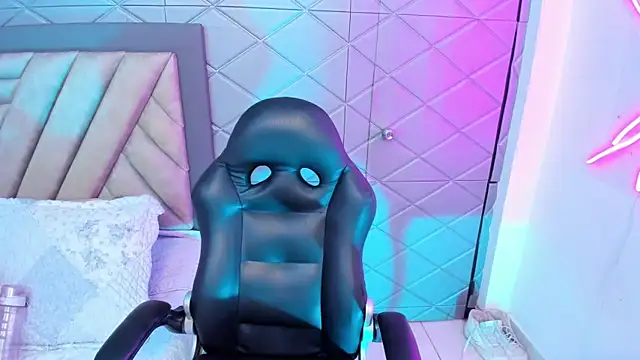 AikoLee  online show from 09-17-25, 05:42