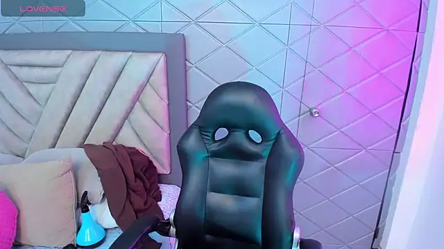 AikoLee  online show from 09-24-25, 06:06