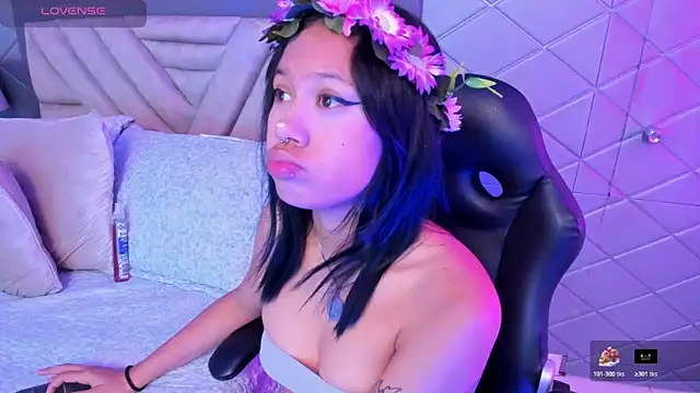 AikoLee  online show from 10-23-25, 06:02