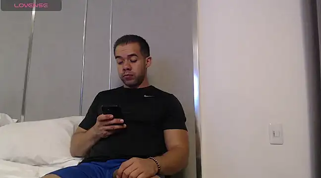 Snapshot of FaustoCock chatting on 12-28-24, 04:08 FaustoCock online show from 12-28-24, 04:08