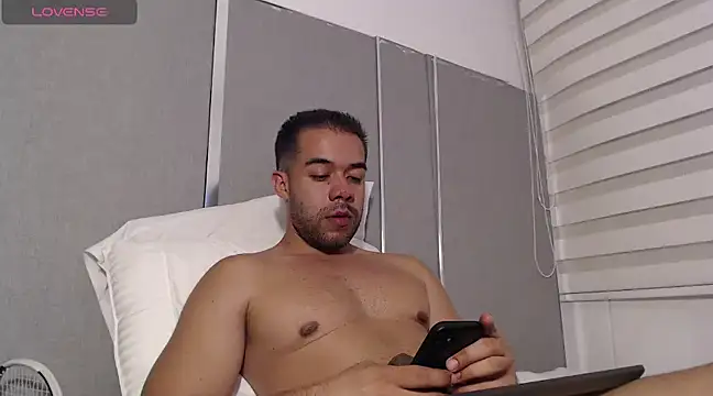 Snapshot of FaustoCock chatting on 01-24-25, 12:20 FaustoCock online show from 01-24-25, 12:20