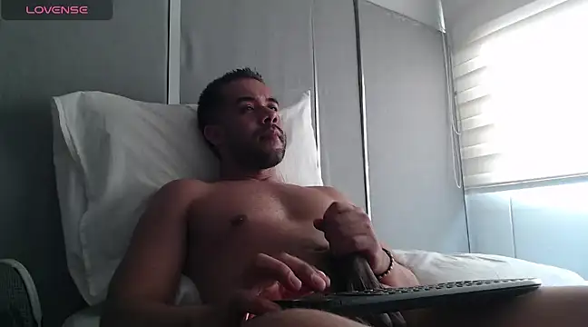 Snapshot of FaustoCock chatting on 01-24-25, 09:58 FaustoCock online show from 01-24-25, 09:58