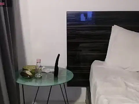 Snapshot of FaustoCock chatting on 02-18-25, 12:04 FaustoCock online show from 02-18-25, 12:04