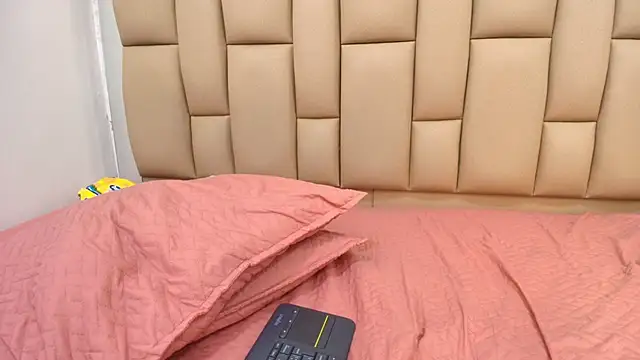 Snapshot of Amy_wats0n chatting on 02-07-25, 01:15 Amy wats0n online show from 02-07-25, 01:15