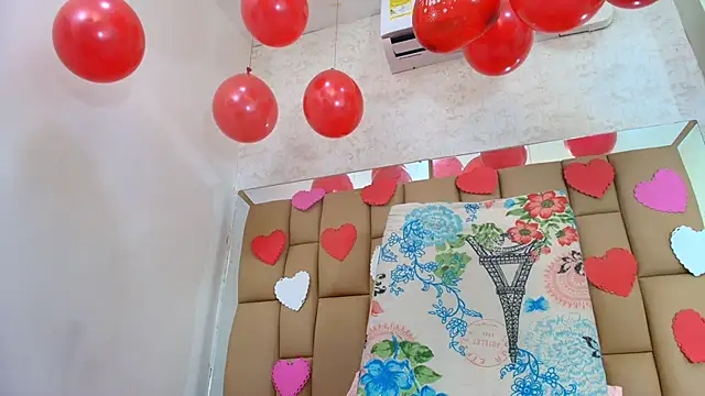 Snapshot of Amy_wats0n chatting on 02-14-25, 10:04 Amy wats0n online show from 02-14-25, 10:04