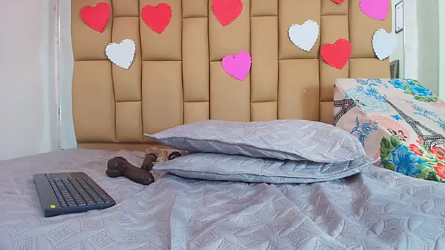 Snapshot of Amy_wats0n chatting on 02-25-25, 10:18 Amy wats0n online show from 02-25-25, 10:18