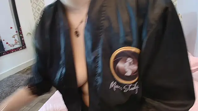 Snapshot of Amy_wats0n chatting on 03-07-25, 07:05 Amy wats0n online show from 03-07-25, 07:05