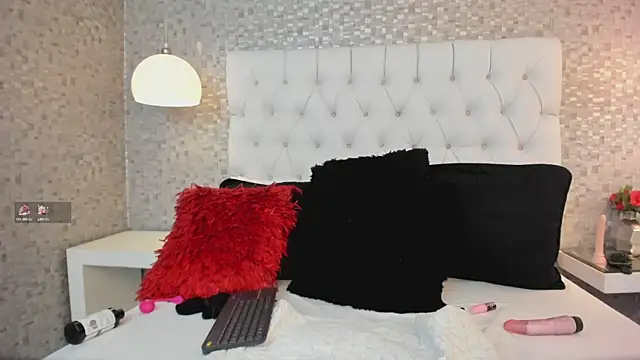 HazelMoret online show from 12-27-24, 12:45