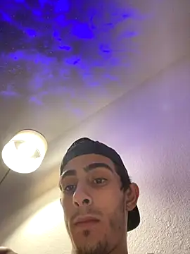 Snapshot of kennylove420 chatting on 11-25-25, 04:45 kennylove420 online show from 11-25-25, 04:45