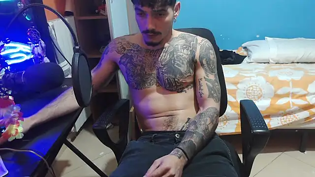 Snapshot of Badboyi1997 chatting on 10-04-25, 12:41 Badboyi1997 online show from 10-04-25, 12:41