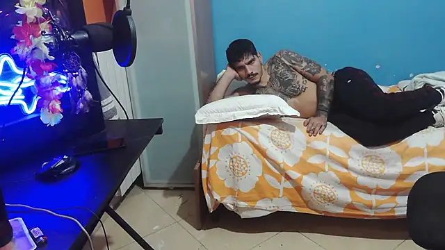 Snapshot of Badboyi1997 chatting on 10-05-25, 12:53 Badboyi1997 online show from 10-05-25, 12:53