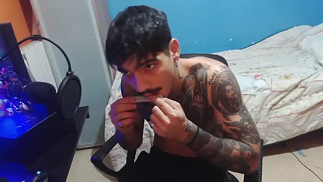 Snapshot of Badboyi1997 chatting on 10-12-25, 08:19 Badboyi1997 online show from 10-12-25, 08:19