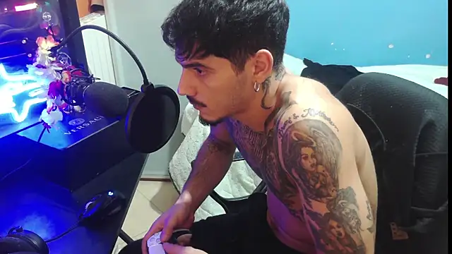 Snapshot of Badboyi1997 chatting on 10-15-25, 12:11 Badboyi1997 online show from 10-15-25, 12:11