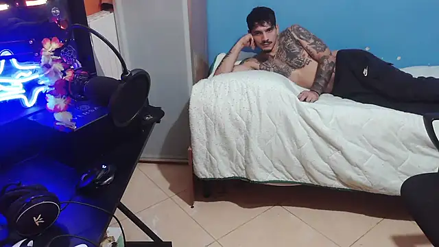 Snapshot of Badboyi1997 chatting on 10-19-25, 01:39 Badboyi1997 online show from 10-19-25, 01:39