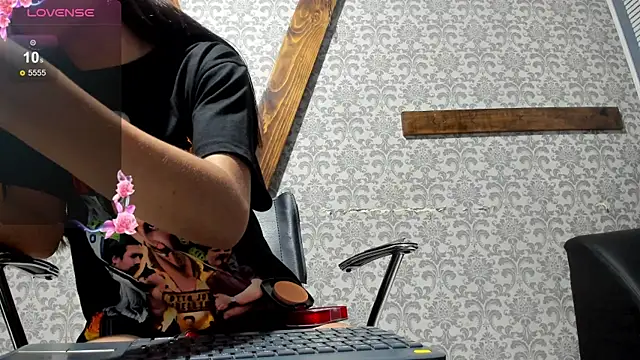 Snapshot of Mia_scarlet69 chatting on 01-30-25, 12:16 Mia scarlet69 online show from 01-30-25, 12:16