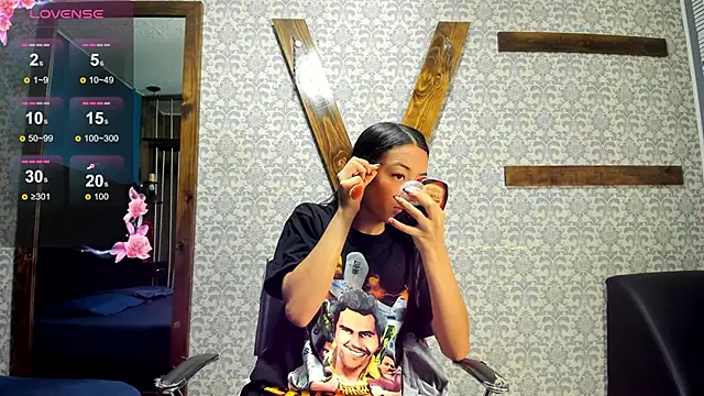 Snapshot of Mia_scarlet69 chatting on 02-05-25, 12:17 Mia scarlet69 online show from 02-05-25, 12:17